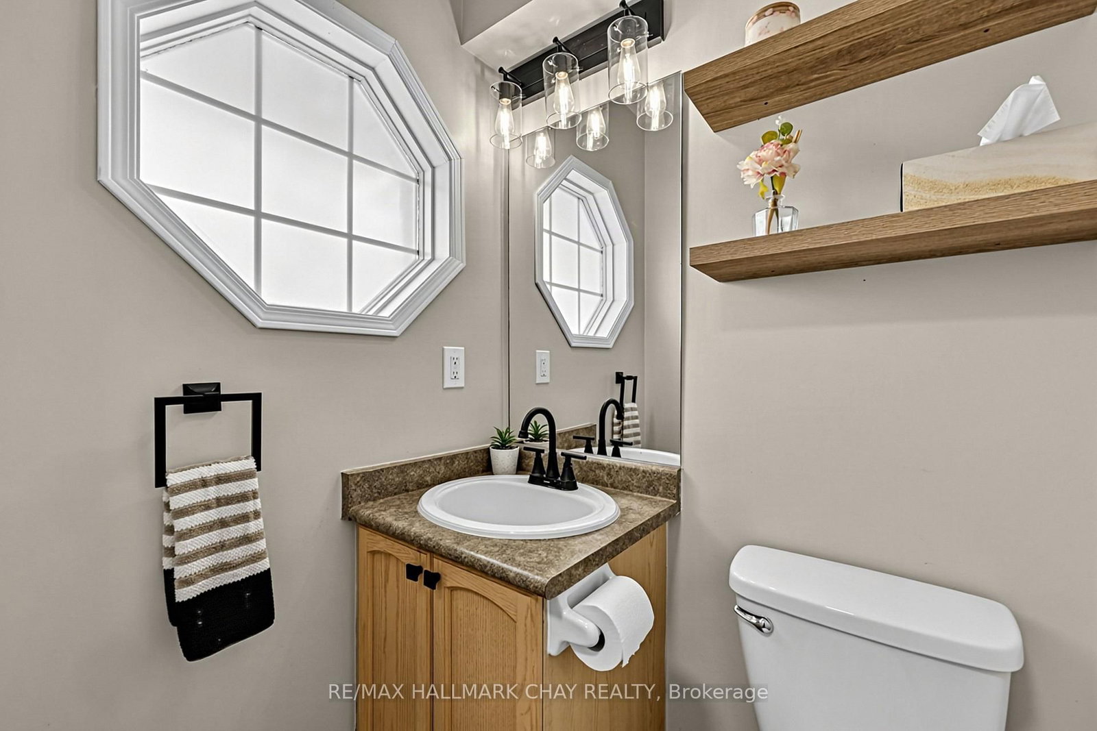16 Buggs Gate • Barrie, ON photo 11