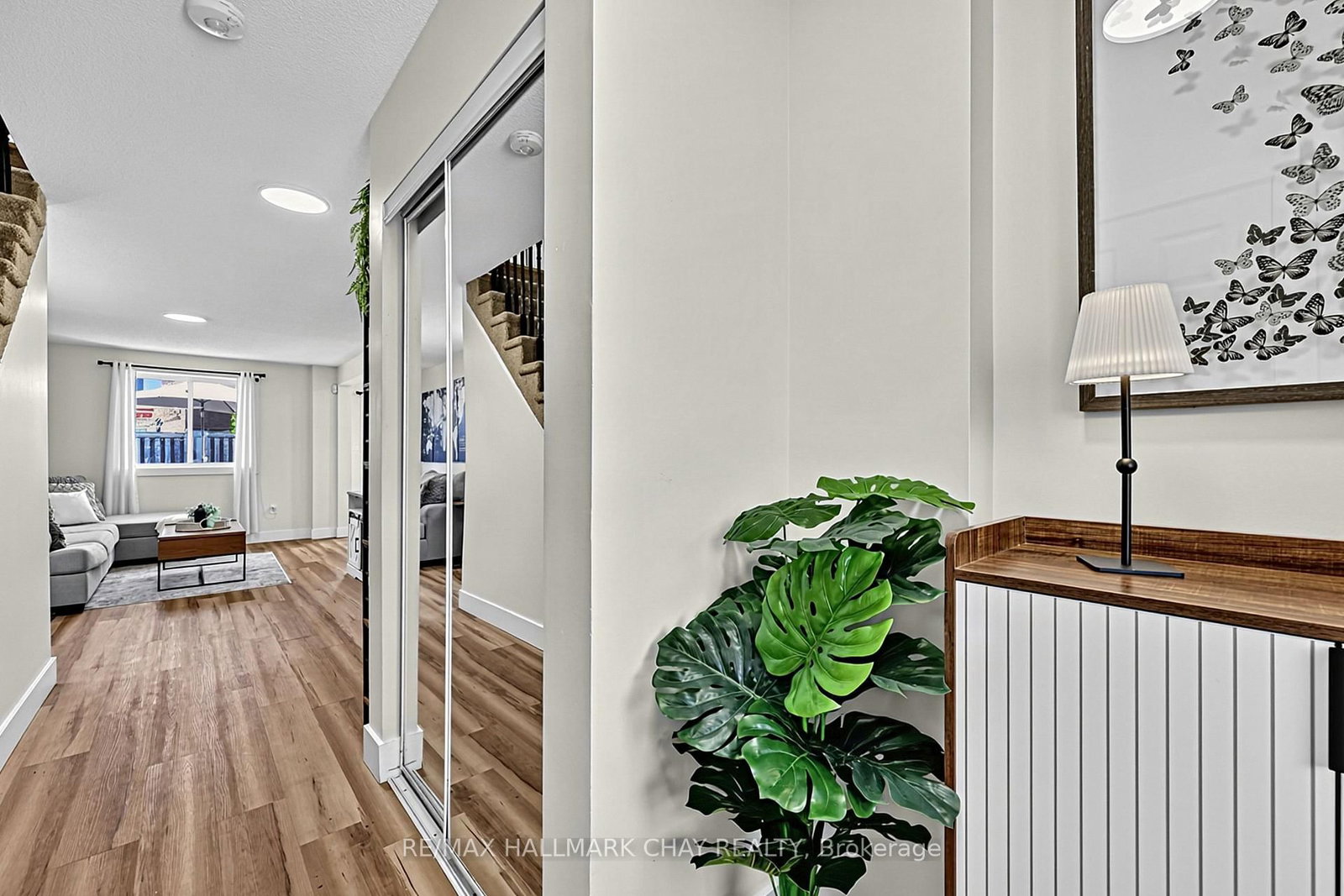 16 Buggs Gate • Barrie, ON photo 4