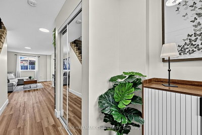 16 Buggs Gate • Barrie, ON photo 4