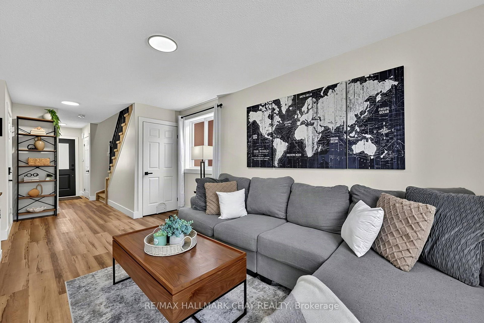 16 Buggs Gate • Barrie, ON photo 6