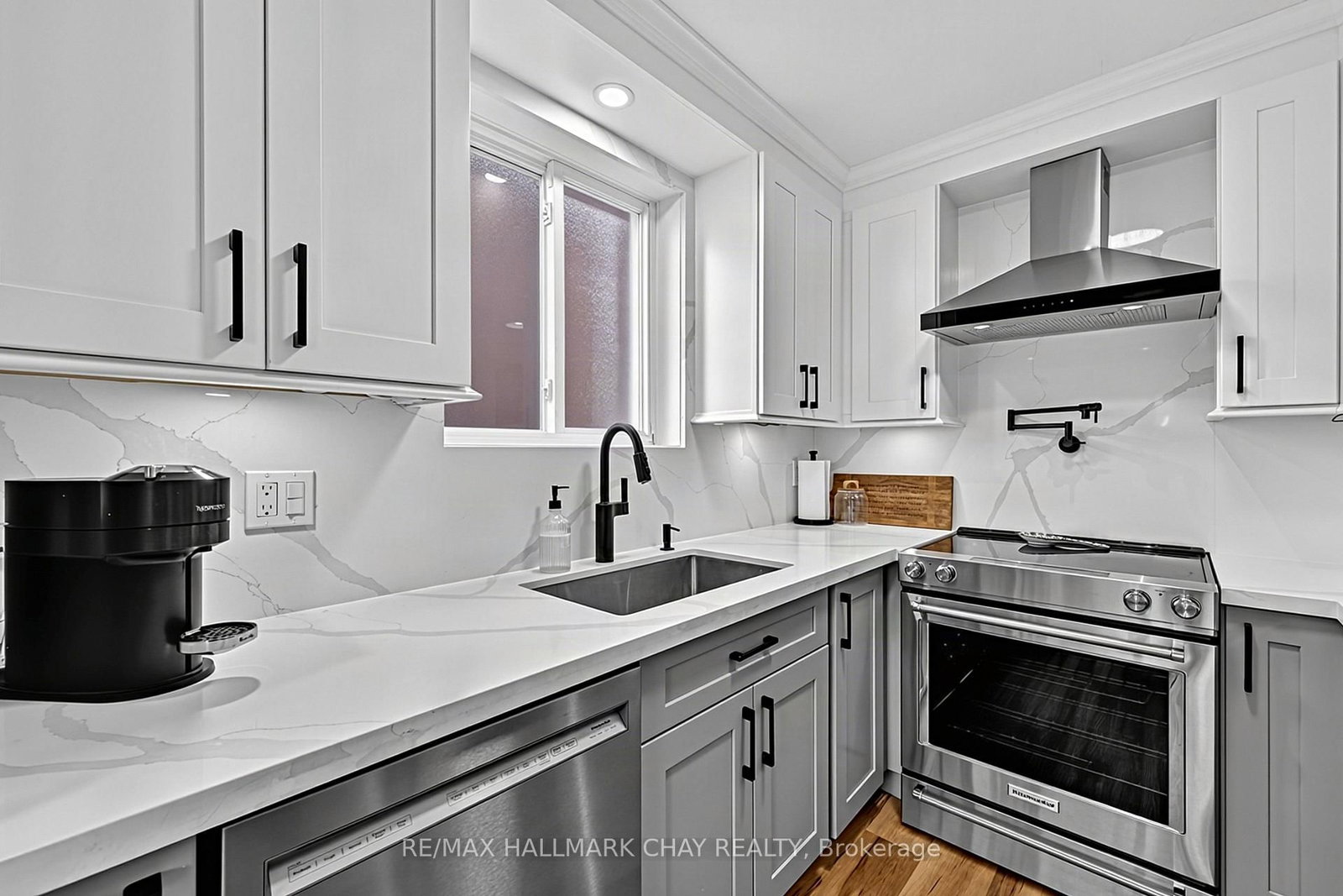 16 Buggs Gate • Barrie, ON photo 9