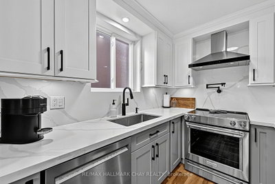 16 Buggs Gate • Barrie, ON photo 9