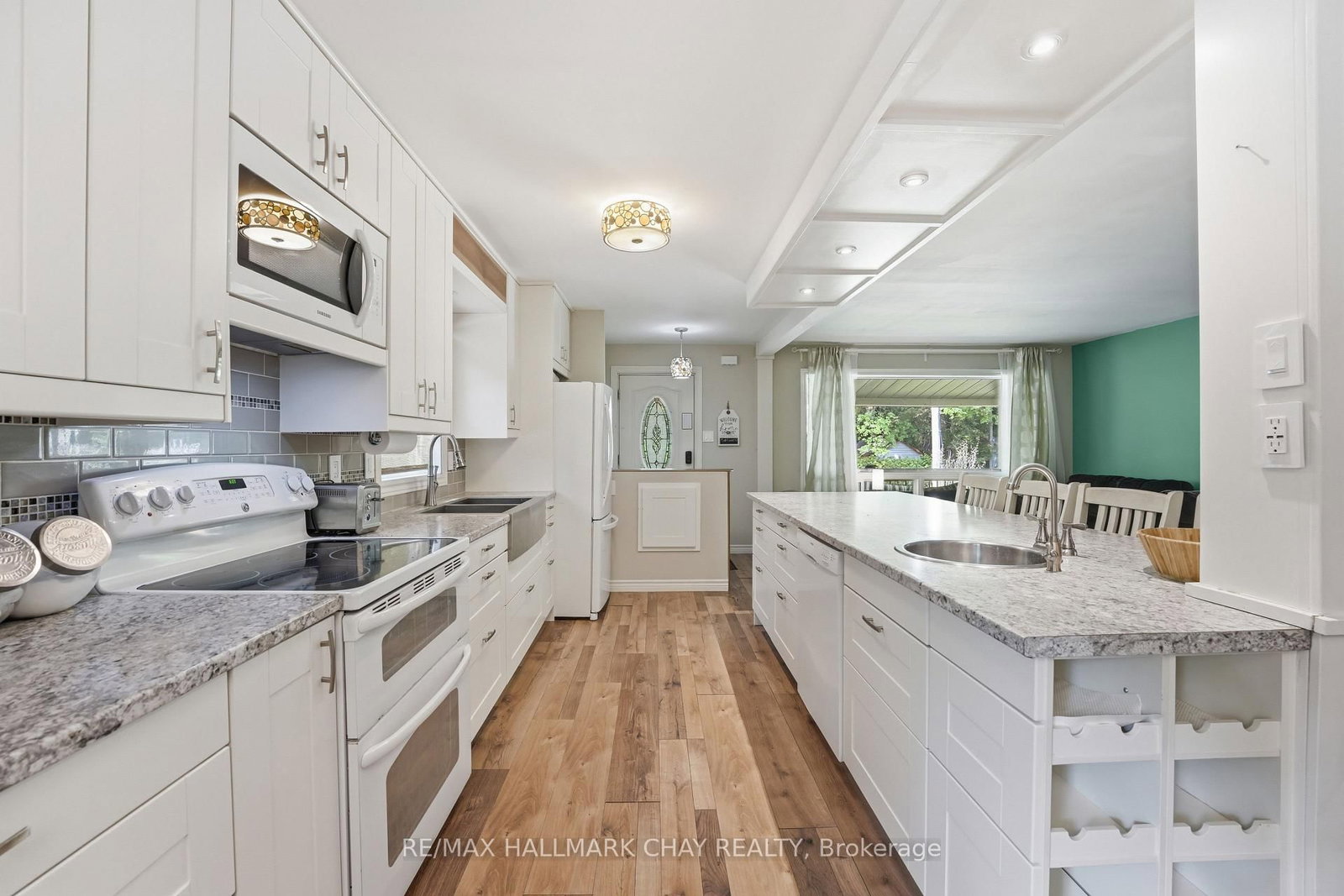 43 FOURTH Street • Tiny, ON photo 11