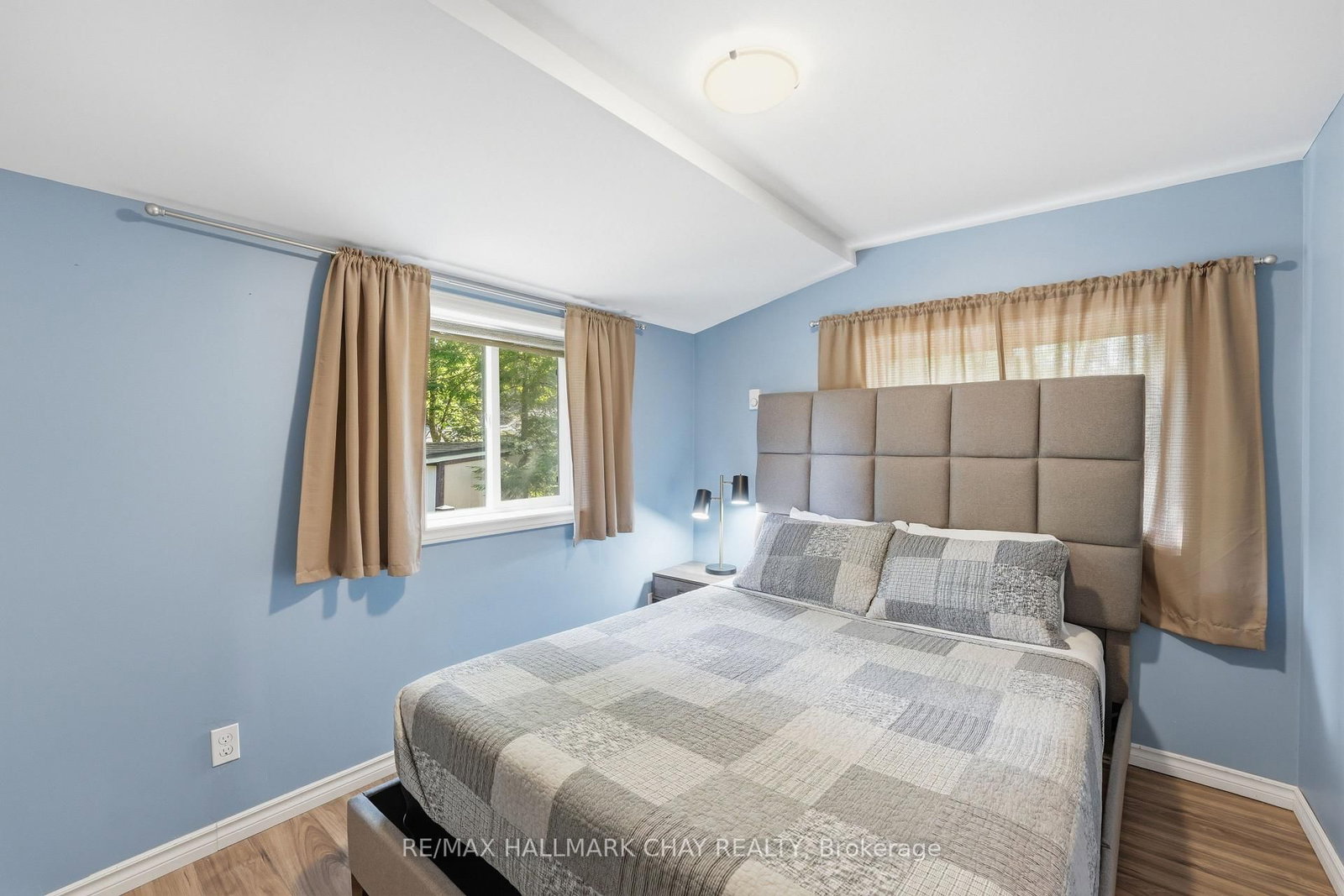 43 FOURTH Street • Tiny, ON photo 17