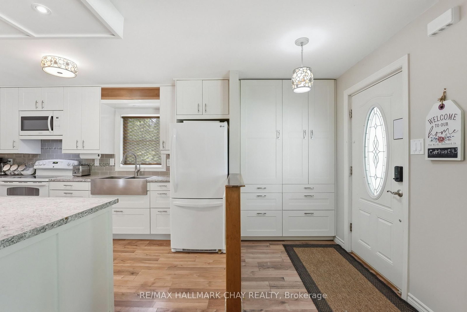 43 FOURTH Street • Tiny, ON photo 8