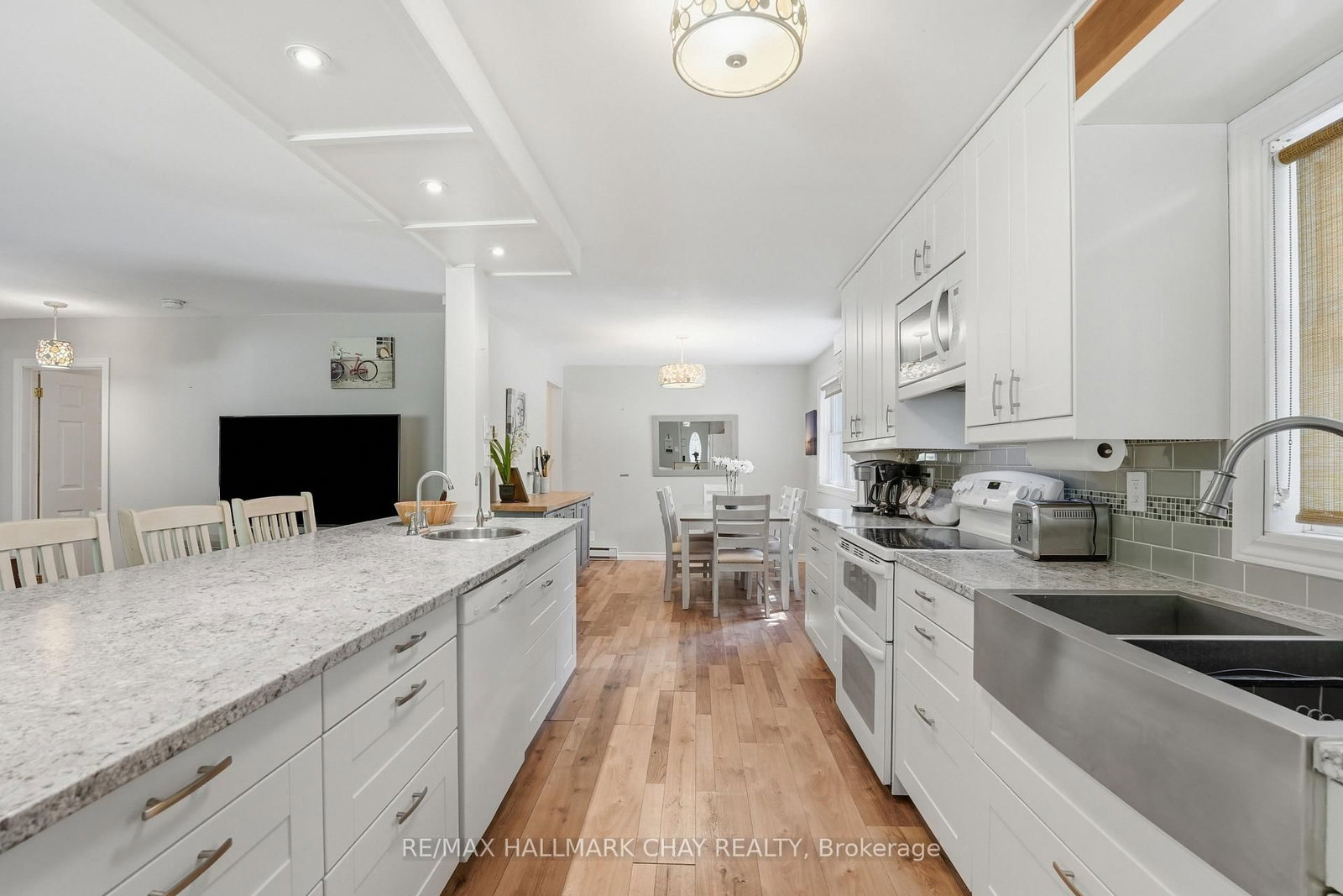 43 FOURTH Street • Tiny, ON photo 9