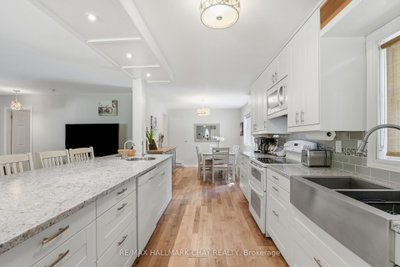 43 FOURTH Street • Tiny, ON photo 9