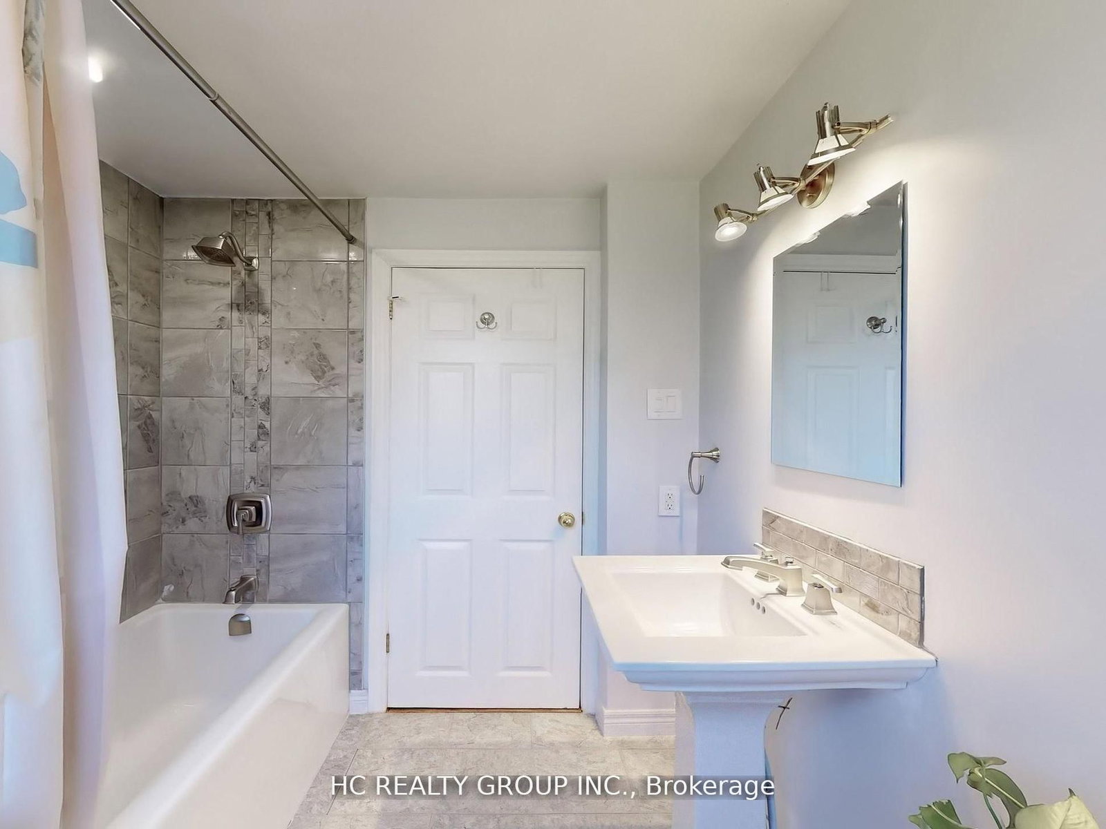 Wellington, Barrie photo 15