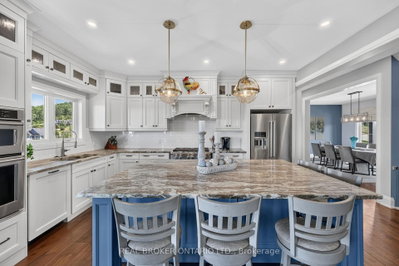 29 Thoroughbred Drive • Oro-Medonte, ON photo 9