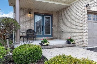 12 Orleans Avenue • Barrie, ON photo 3