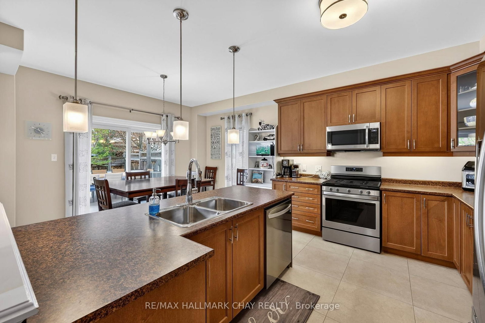 12 Orleans Avenue • Barrie, ON photo 5
