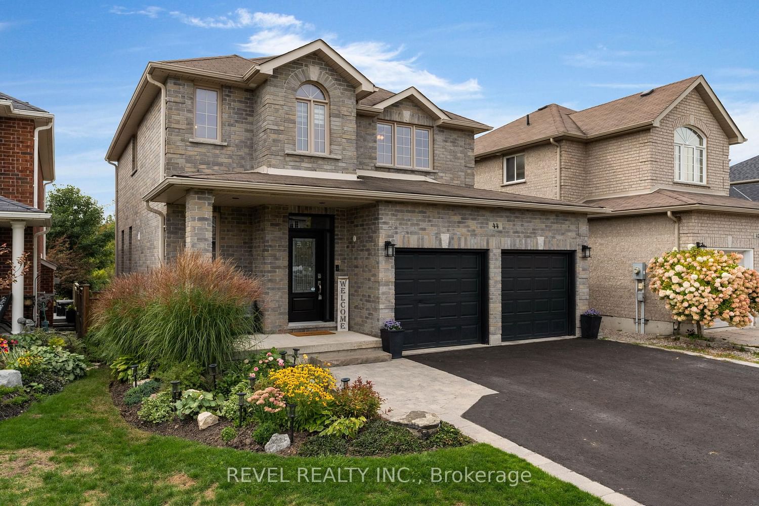 44 Graihawk Drive • Barrie, ON photo 3