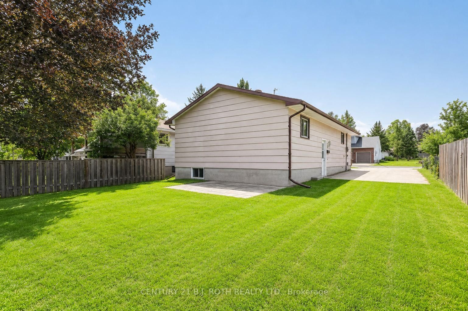380 Mary Street • Orillia, ON photo 32