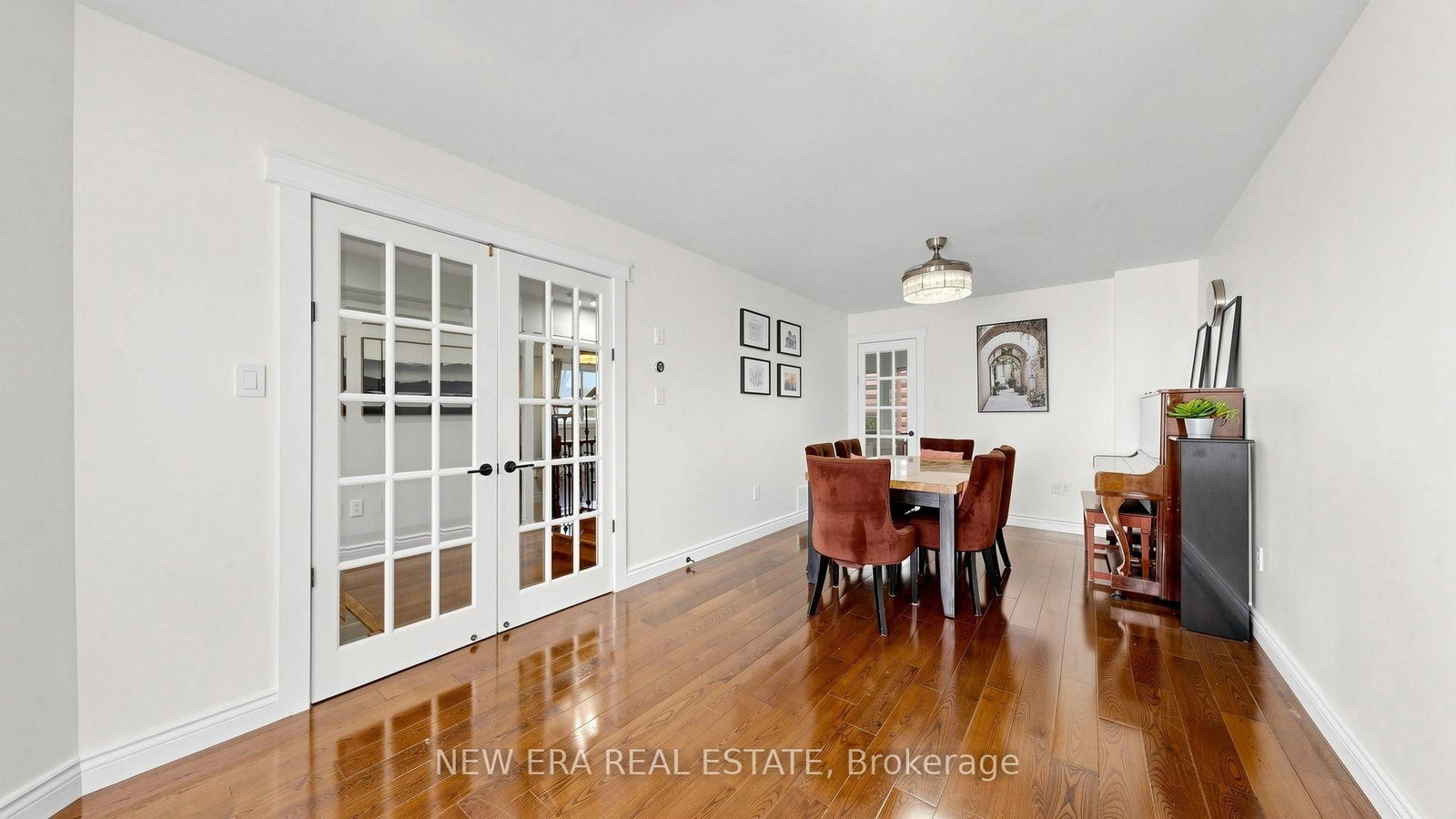 30 Harrogate Court • Barrie, ON photo 9