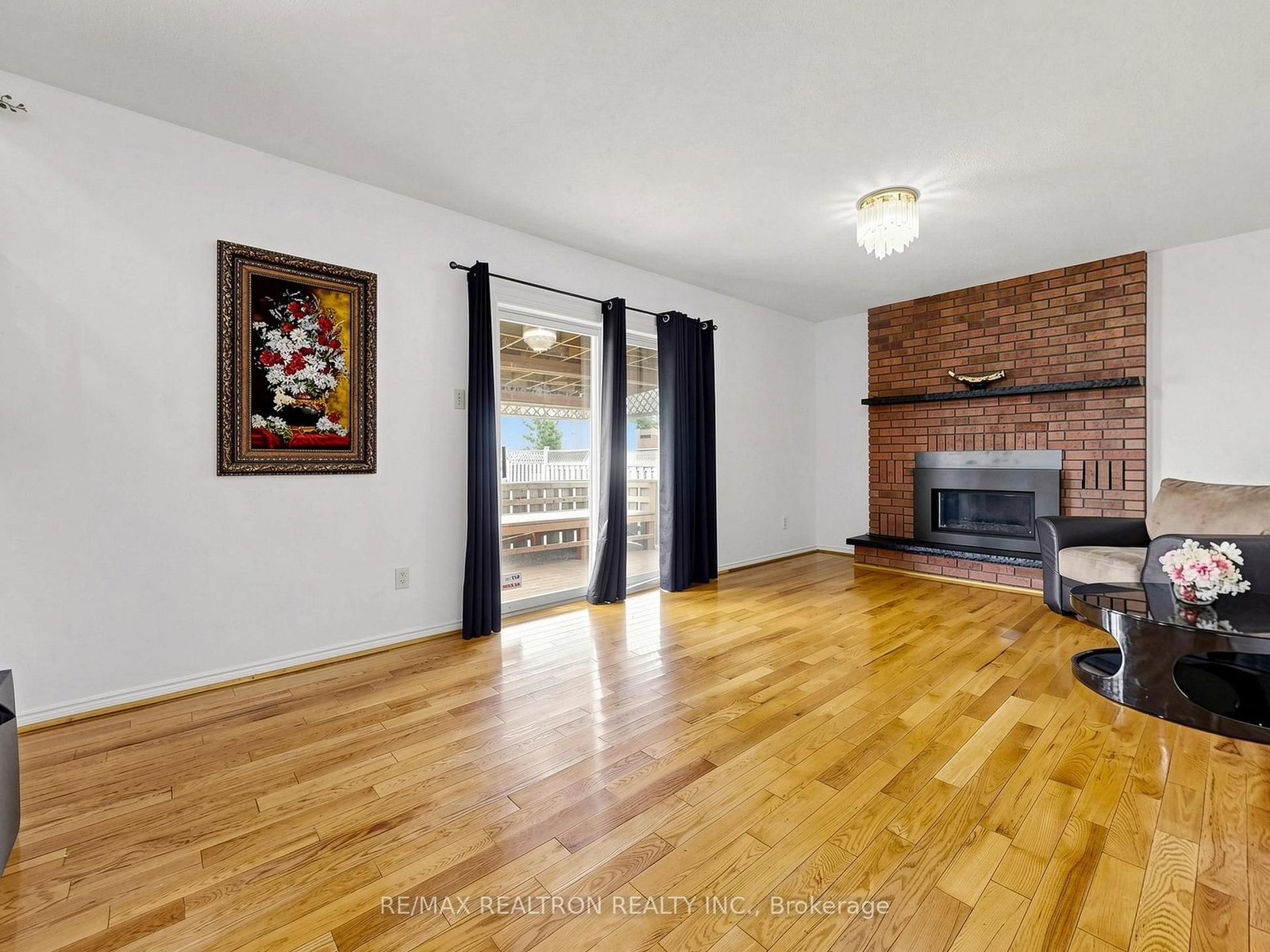 101 Chieftain Crescent • Barrie, ON photo 5