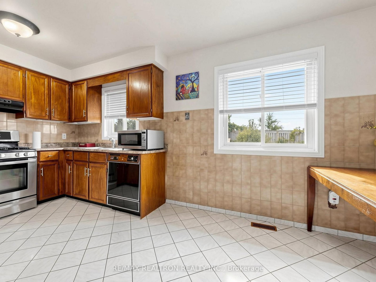 101 Chieftain Crescent • Barrie, ON photo 8