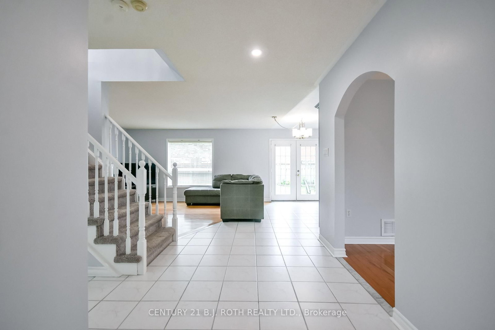17 CROMPTON Drive • Barrie, ON photo 11