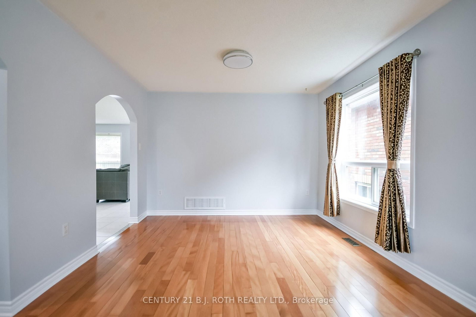 17 CROMPTON Drive • Barrie, ON photo 12