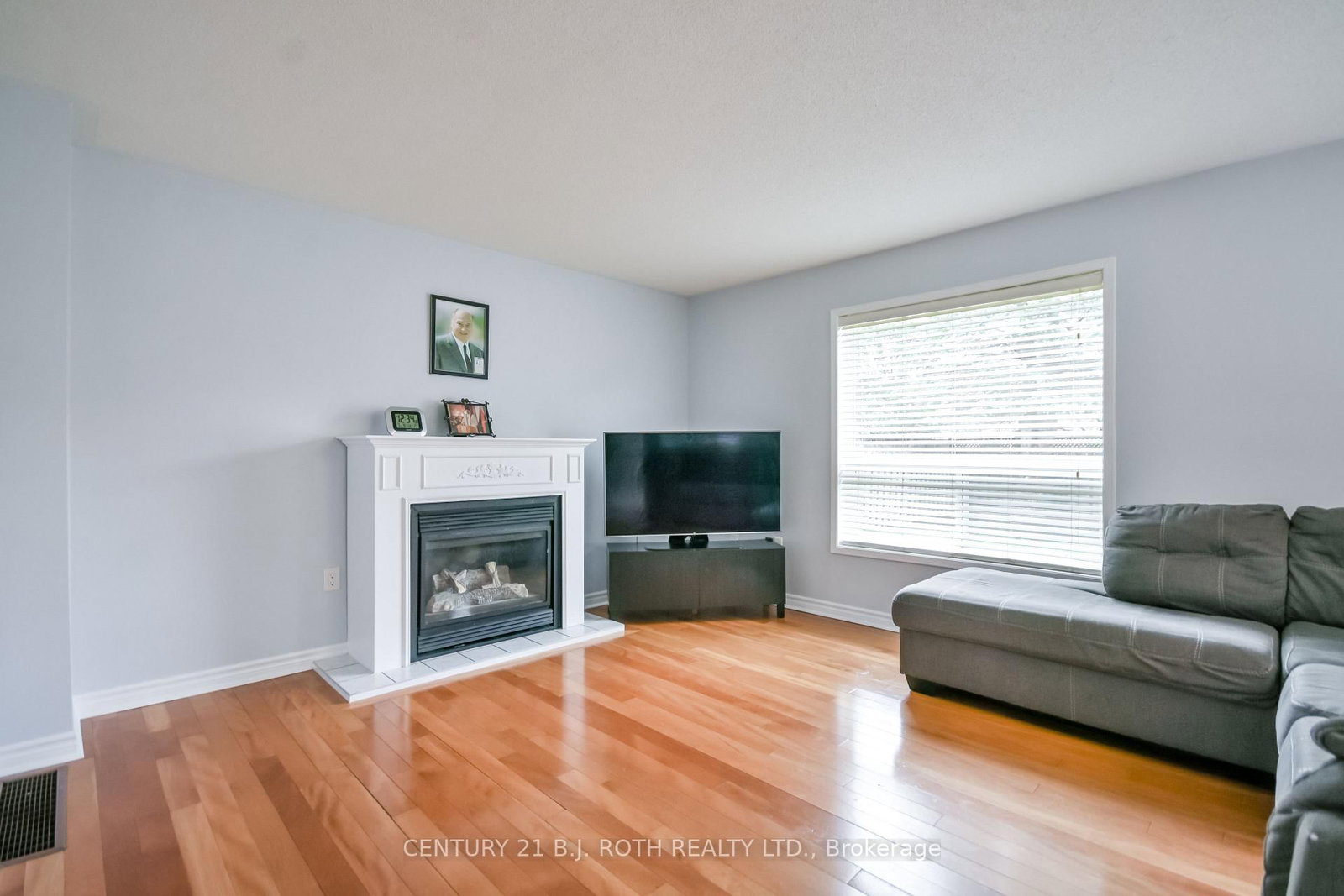 17 CROMPTON Drive • Barrie, ON photo 14