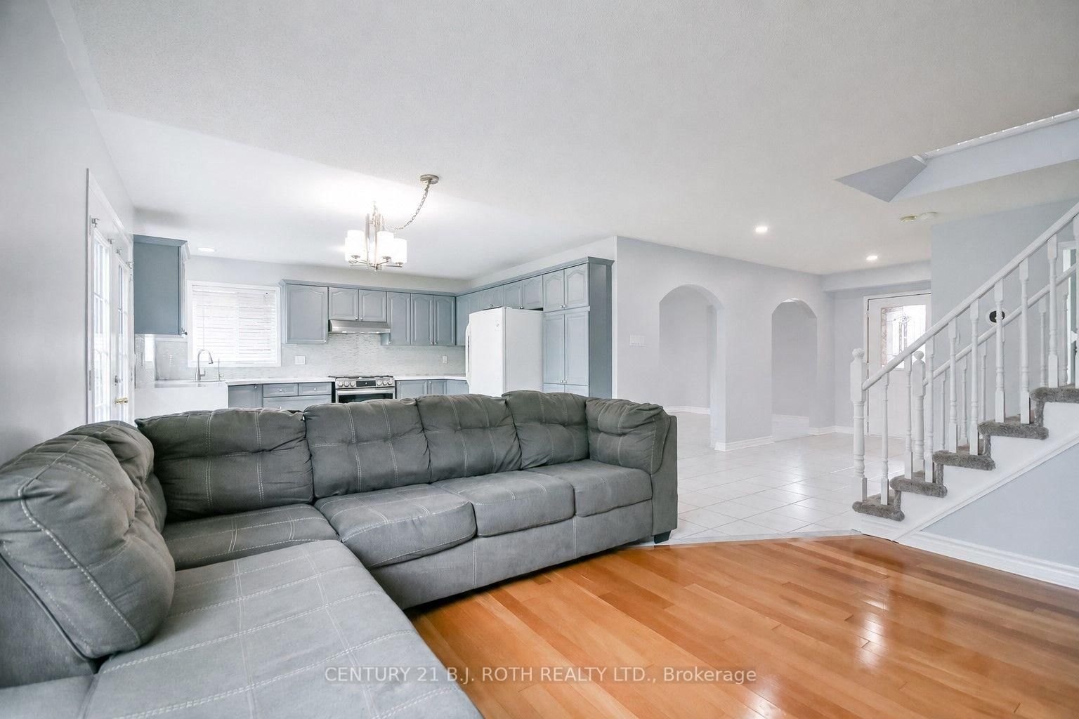 17 CROMPTON Drive • Barrie, ON photo 16