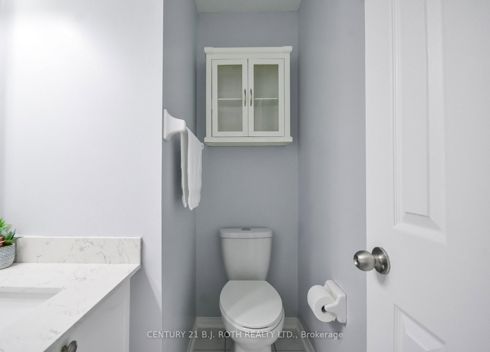 17 CROMPTON Drive • Barrie, ON photo 17