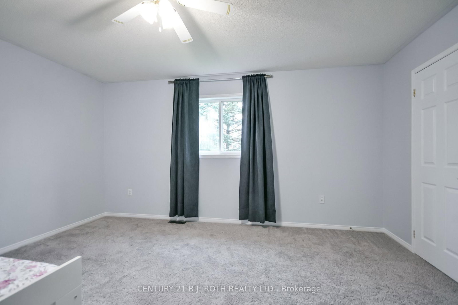 17 CROMPTON Drive • Barrie, ON photo 21
