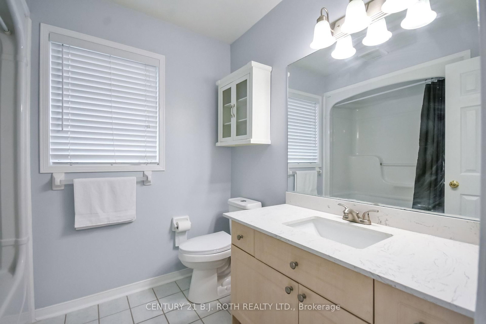 17 CROMPTON Drive • Barrie, ON photo 24