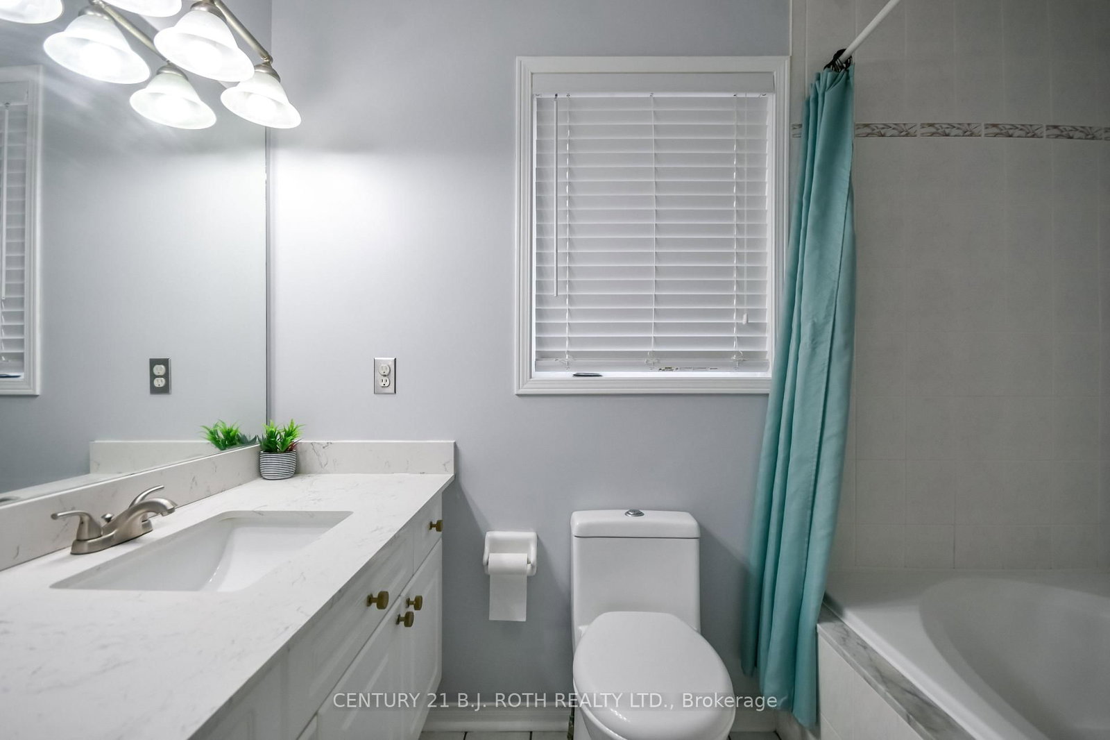 17 CROMPTON Drive • Barrie, ON photo 28