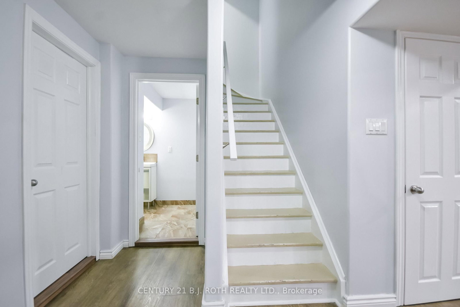 17 CROMPTON Drive • Barrie, ON photo 30