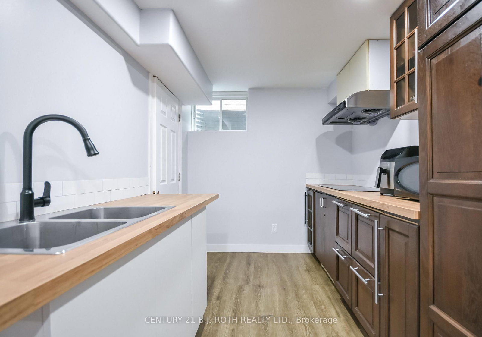 17 CROMPTON Drive • Barrie, ON photo 33