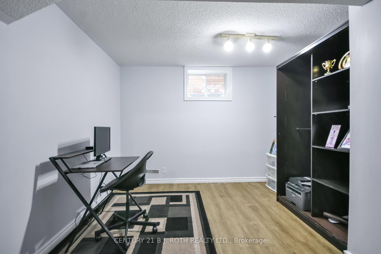 17 CROMPTON Drive • Barrie, ON photo 35