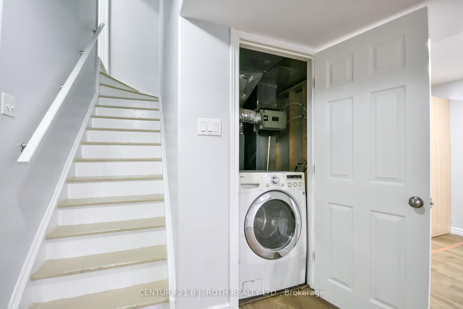 17 CROMPTON Drive • Barrie, ON photo 40