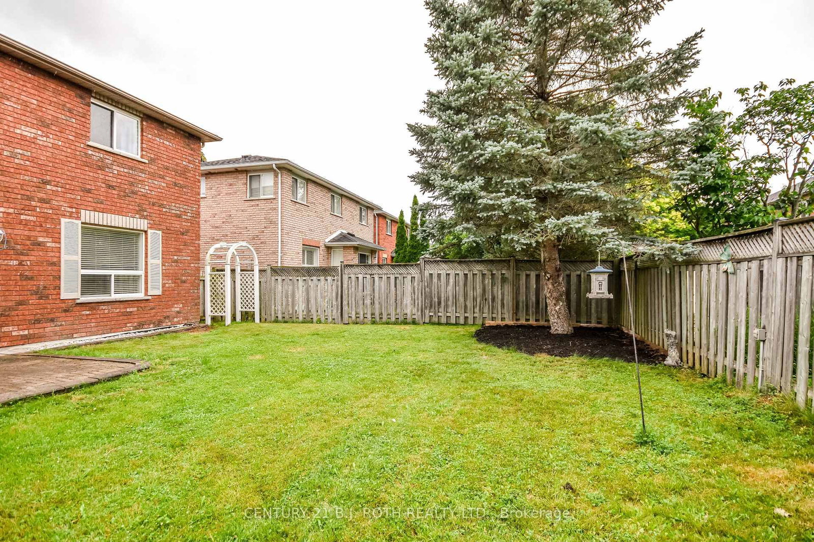 17 CROMPTON Drive • Barrie, ON photo 41