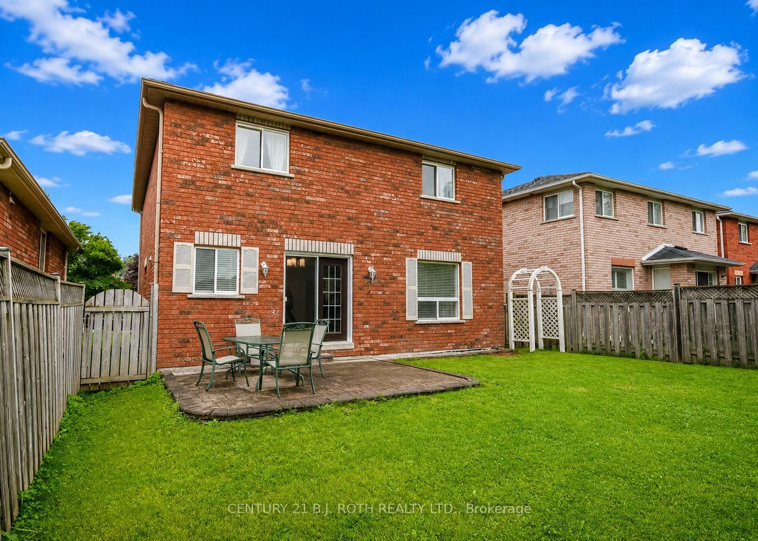 17 CROMPTON Drive • Barrie, ON photo 44