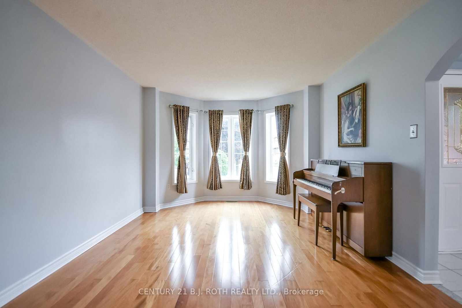 17 CROMPTON Drive • Barrie, ON photo 9
