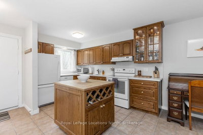 112 Escarpment Crescent • Collingwood, ON photo 4