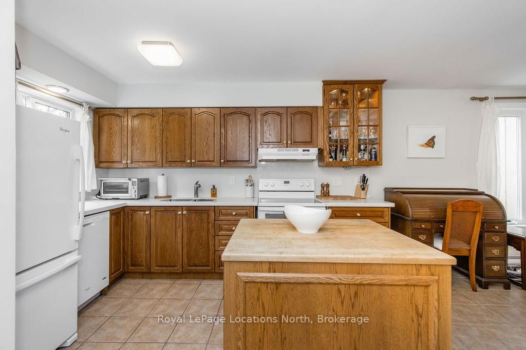 112 Escarpment Crescent • Collingwood, ON photo 5