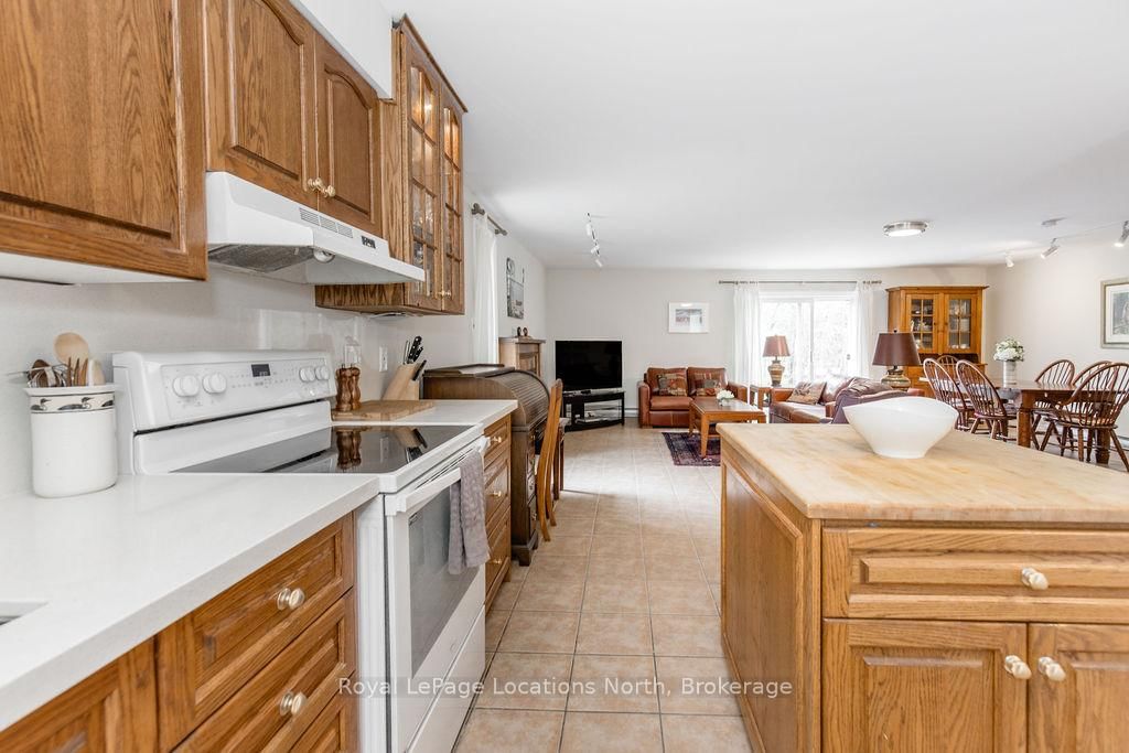 112 Escarpment Crescent • Collingwood, ON photo 6