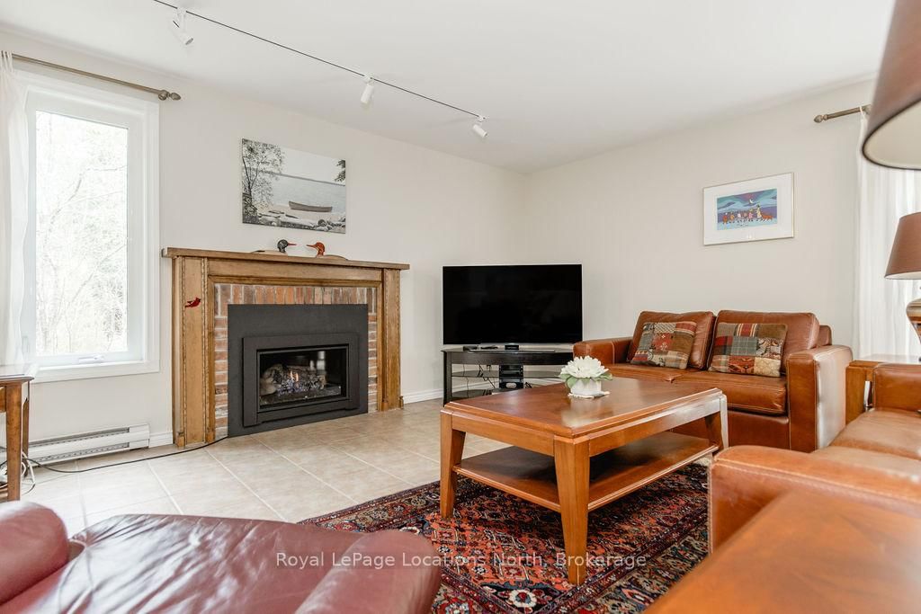112 Escarpment Crescent • Collingwood, ON photo 9