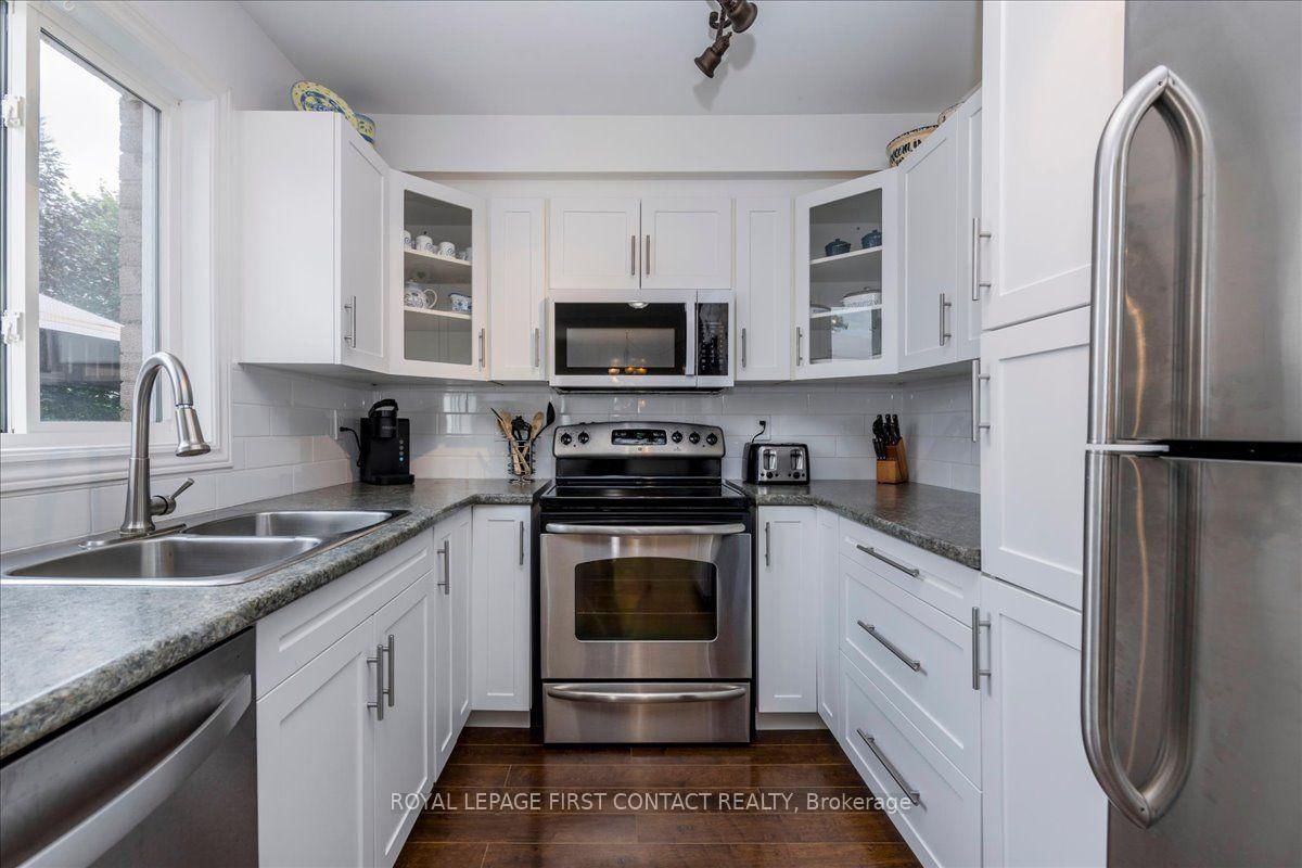 15 Sherwood Court • Barrie, ON photo 11