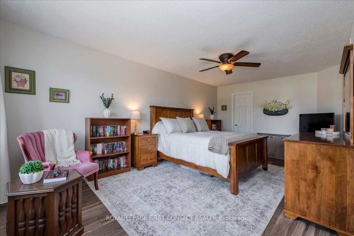 15 Sherwood Court • Barrie, ON photo 18