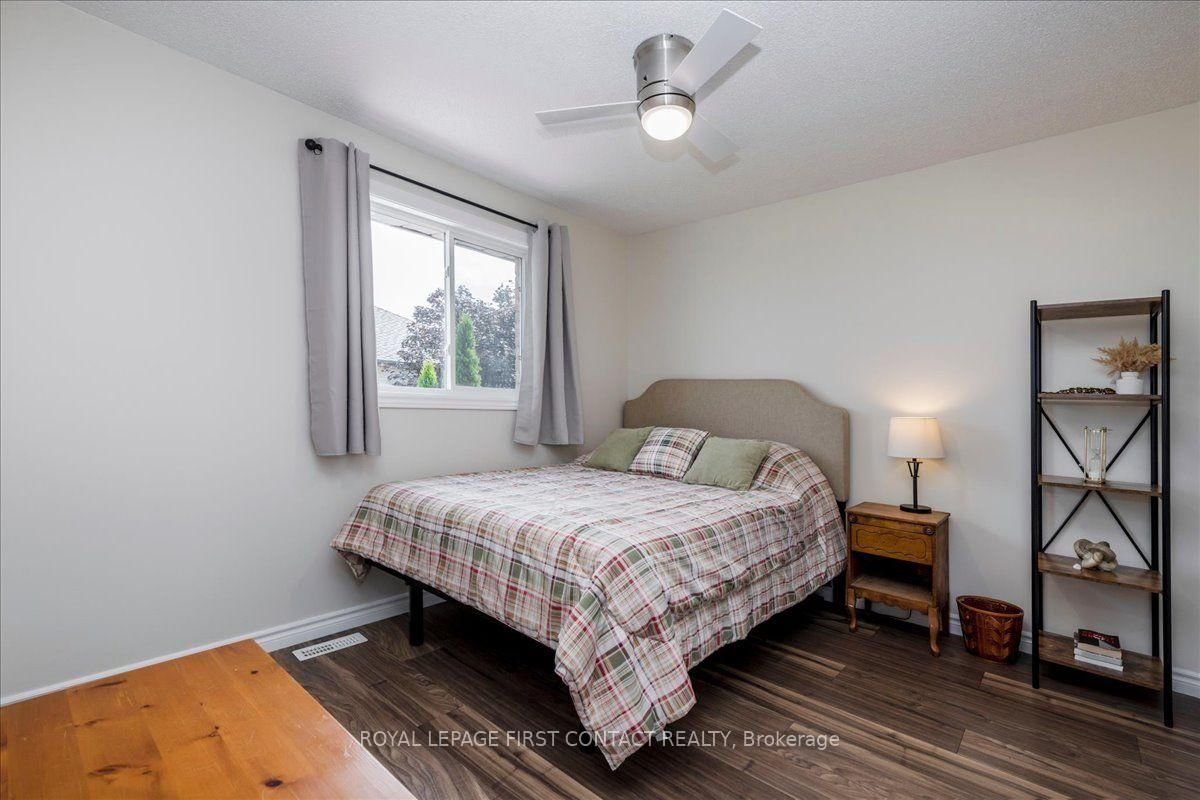 15 Sherwood Court • Barrie, ON photo 22