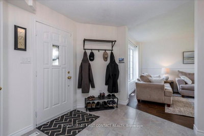 15 Sherwood Court • Barrie, ON photo 3