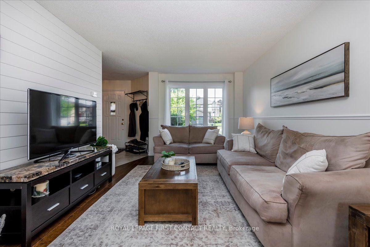 15 Sherwood Court • Barrie, ON photo 5