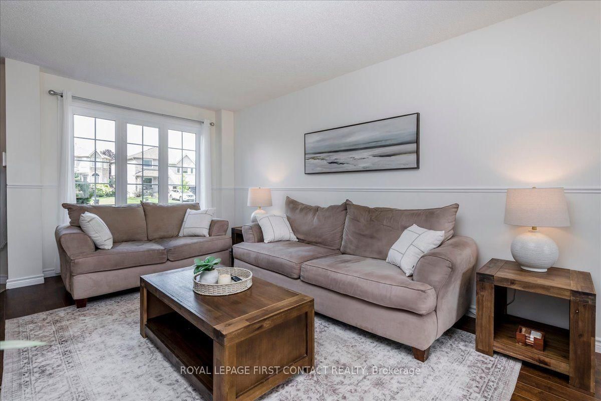 15 Sherwood Court • Barrie, ON photo 6