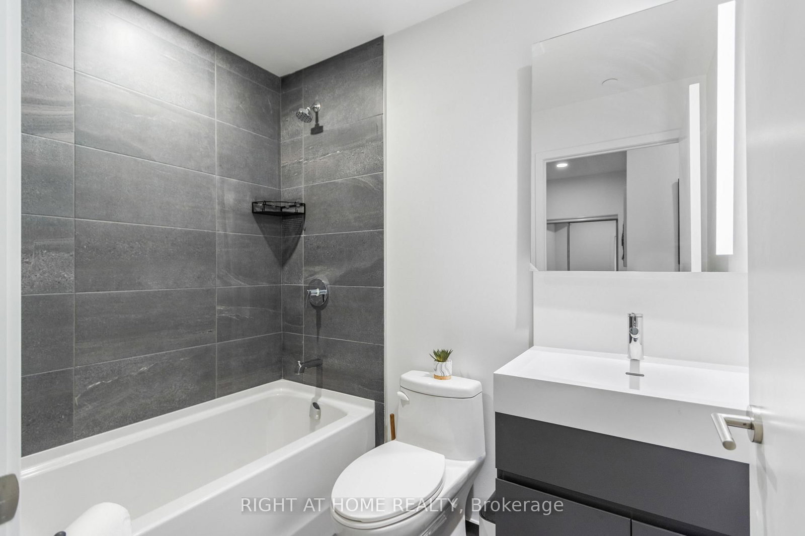 39 Mary Street • Barrie, ON photo 10