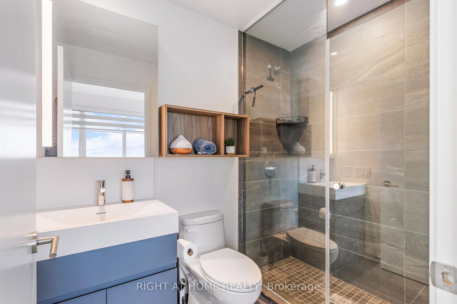 39 Mary Street • Barrie, ON photo 12