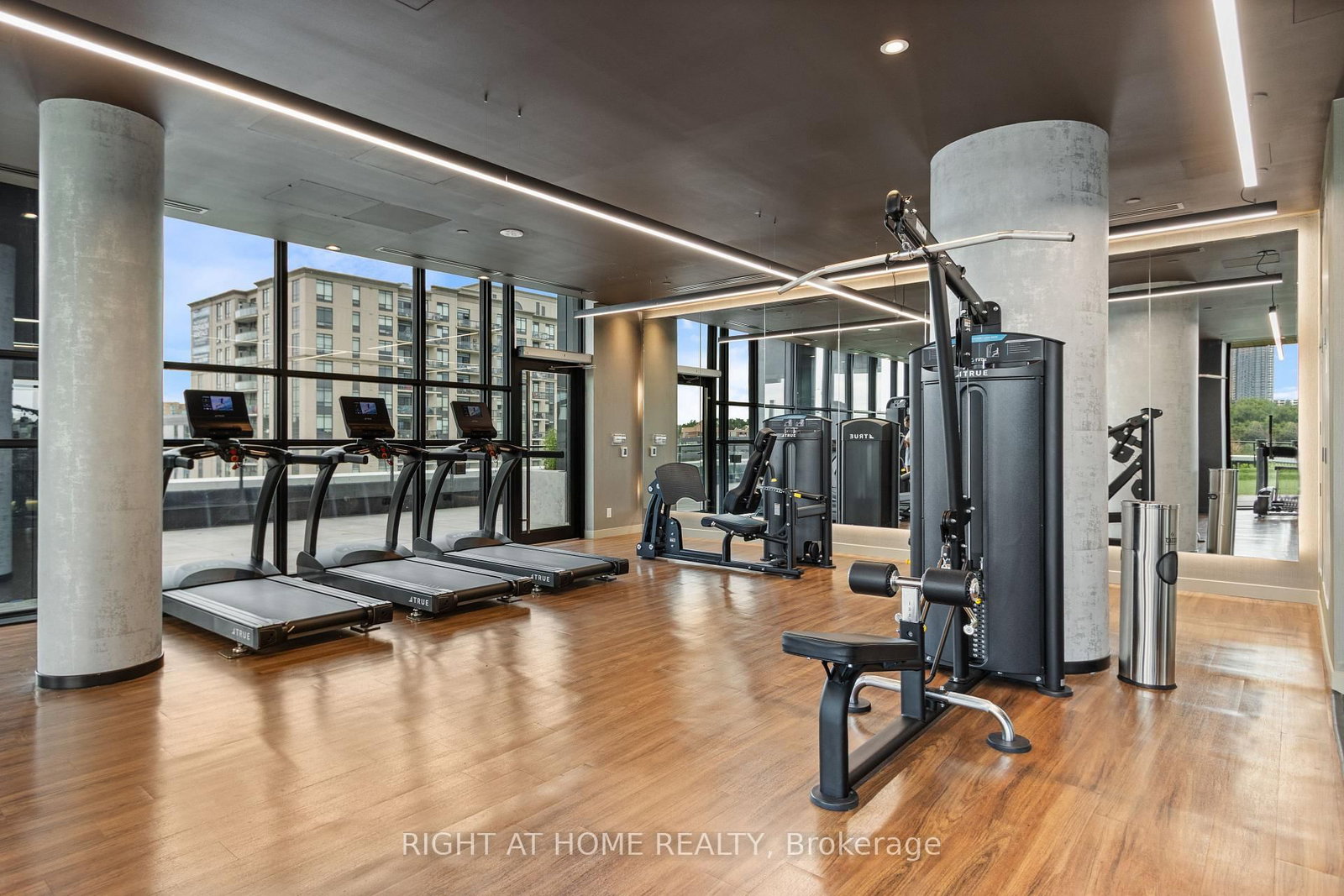 39 Mary Street • Barrie, ON photo 20