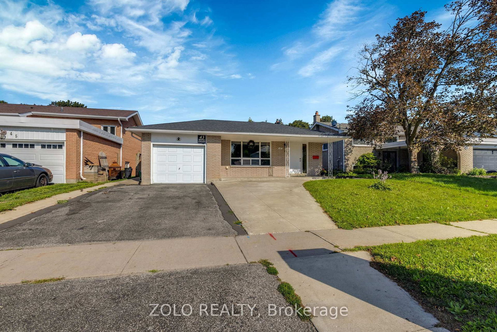 43 Davies Crescent • Barrie, ON photo 2