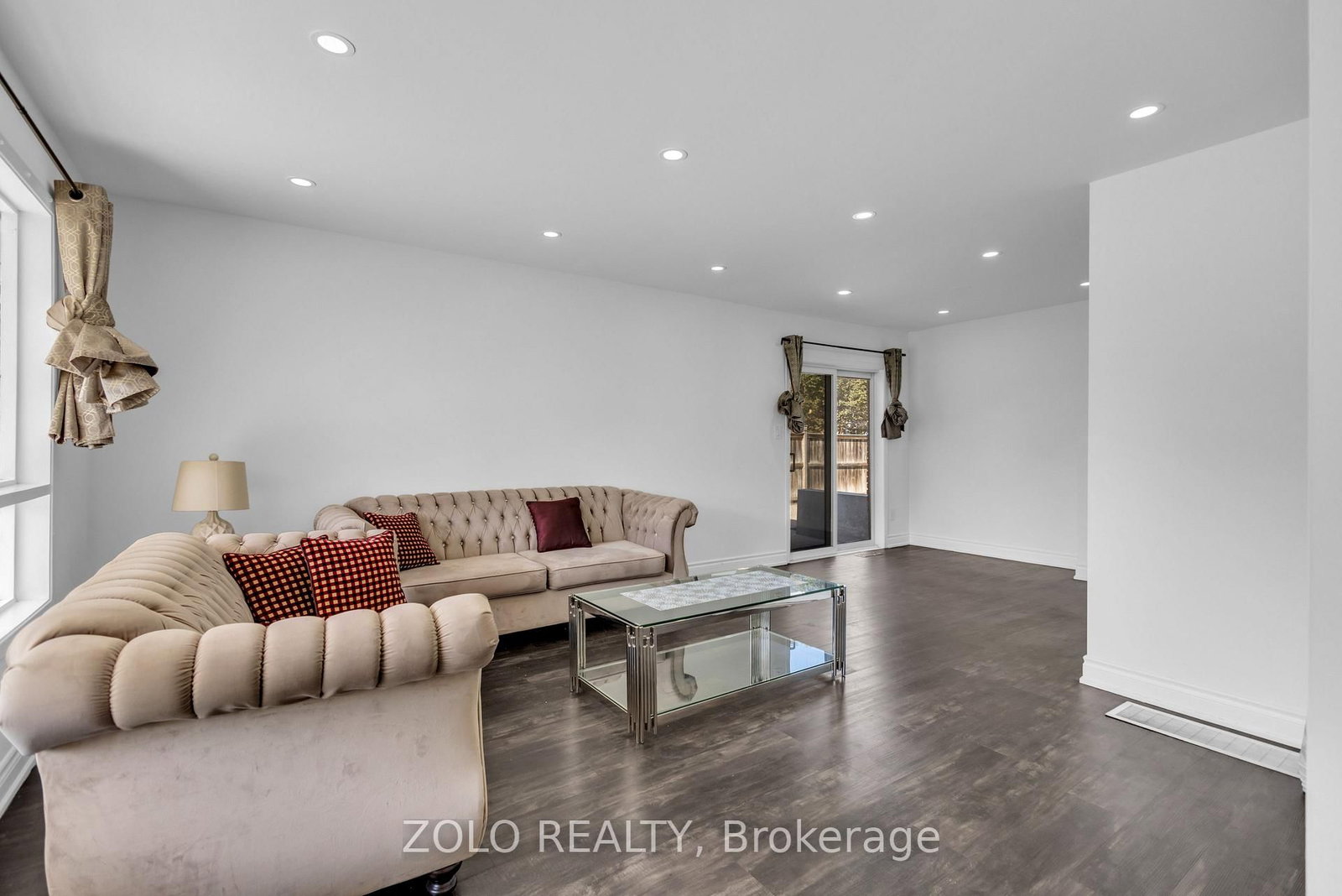 43 Davies Crescent • Barrie, ON photo 6